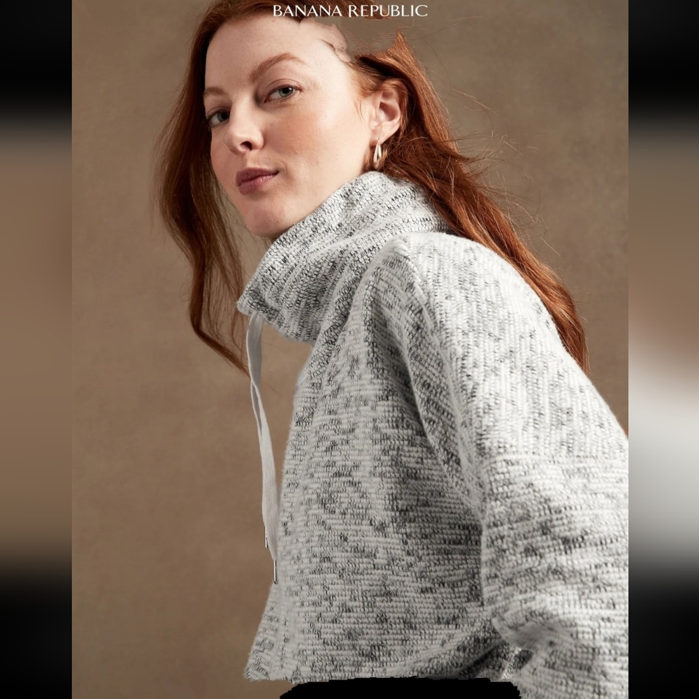 BANANA REPUBLIC Marled Gray/ White Cowl Turtleneck Soft Chunky Knit Pullover NWT